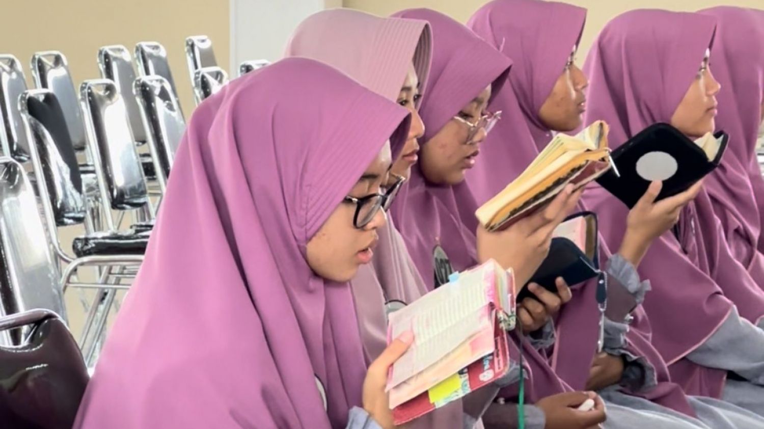 Al-Maahira IIBS Malang Melaksanakan Ujian Tahfidz untuk Meningkatkan Kualitas Hafalan Al-Quran Santriwati