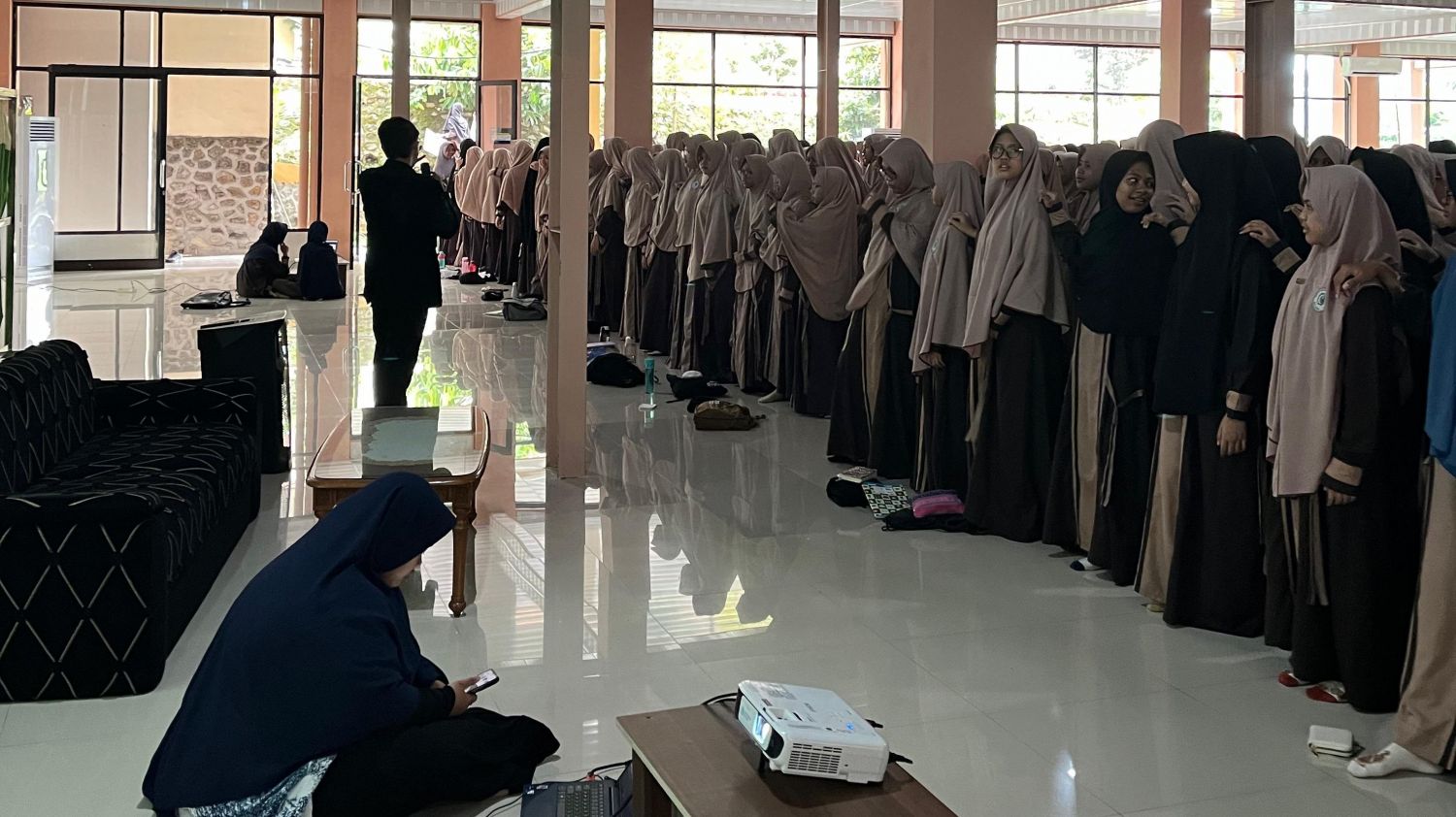 Membangun Karakter dan Rasa Sensibilitas Terhadap Lingkungan Sekolah