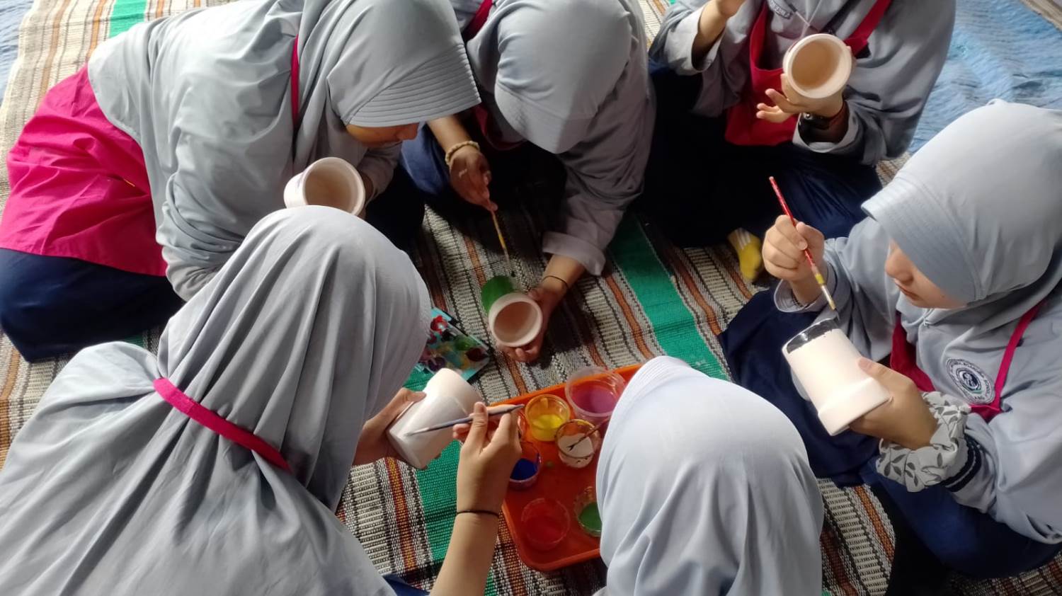 Kenali Alam dan Lingkungan, 225 Santri Al-Maahira Kunjungi Industri Kampung Keramik Dinoyo