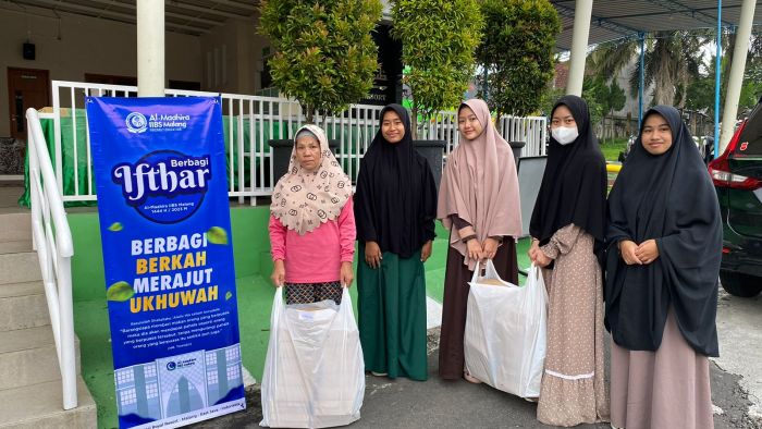 Mengulik Tradisi Berbagi 1000 Iftar di Al Maahira IIBS Malang_0