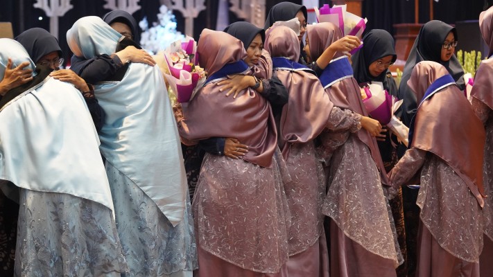 Puncak Acara Wisuda Angkatan Ke-2 Al-Maahira IIBS: Bertabur Harapan dan Doa_0