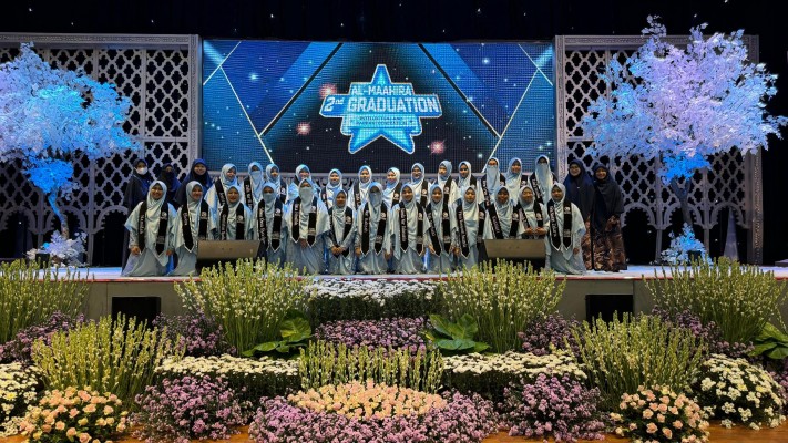 Puncak Acara Wisuda Angkatan Ke-2 Al-Maahira IIBS: Bertabur Harapan dan Doa_2