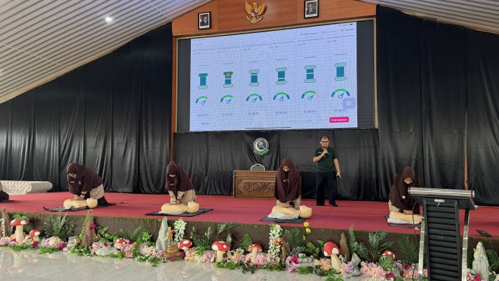 Kunjungan Kolaborasi FK UNAIR - FK UB Berikan Santri Pelatihan "Basic Life Support" dan Sharing Session Inspiratif_0