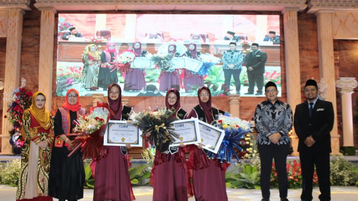 Kemeriahan Wisuda Al-Maahira IIBS Malang Menjadi Momen Refleksi Untuk Keberhasilan Akademik_0