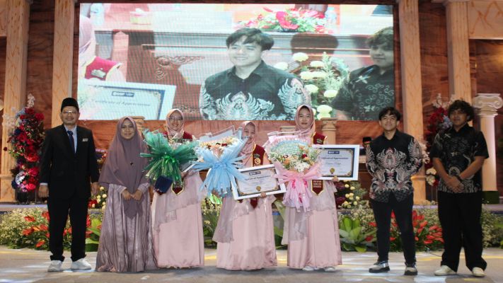 Kemeriahan Wisuda Al-Maahira IIBS Malang Menjadi Momen Refleksi Untuk Keberhasilan Akademik_3