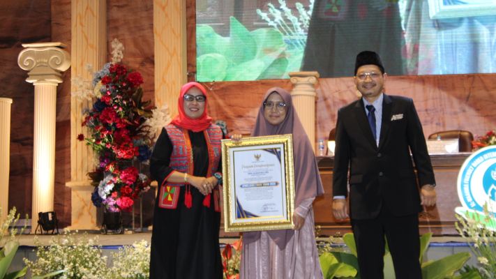 Kemeriahan Wisuda Al-Maahira IIBS Malang Menjadi Momen Refleksi Untuk Keberhasilan Akademik_4